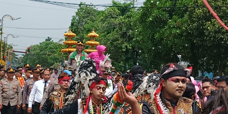 Pisah Sambut Kapolres Jombang Iringi Dengan Tradisi Pedang Pora