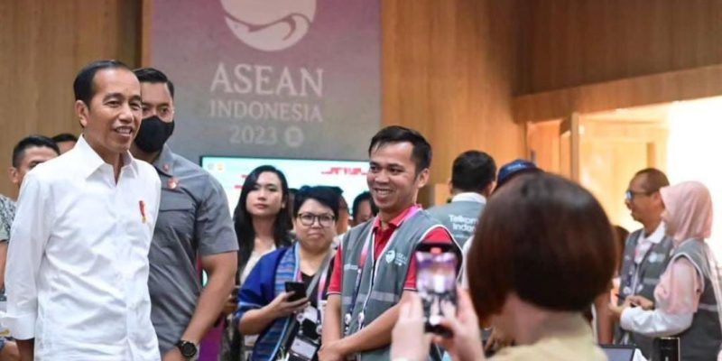Presiden Jokowi Tinjau Pusat Media KTT Ke-42 ASEAN