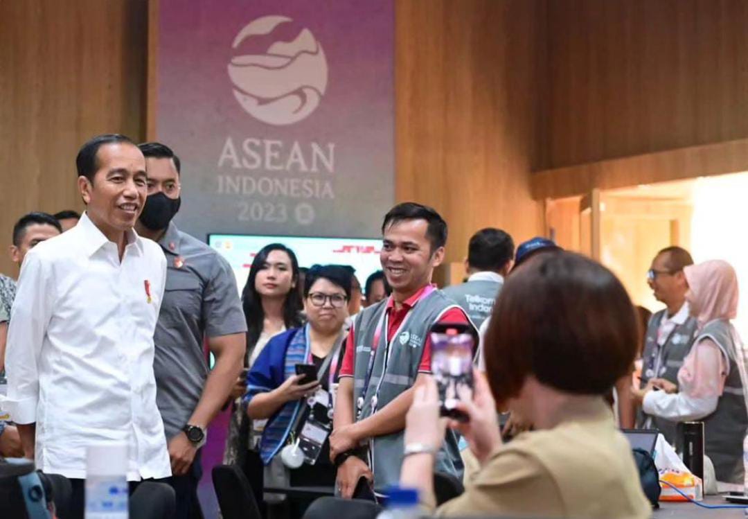 Presiden Jokowi Tinjau Pusat Media KTT Ke-42 ASEAN