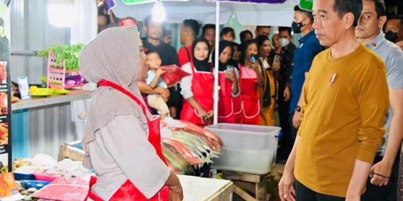 Presiden Jokowi Kunjungi Kawasan Wisata Kuliner Kampung Ujung Labuan Bajo.