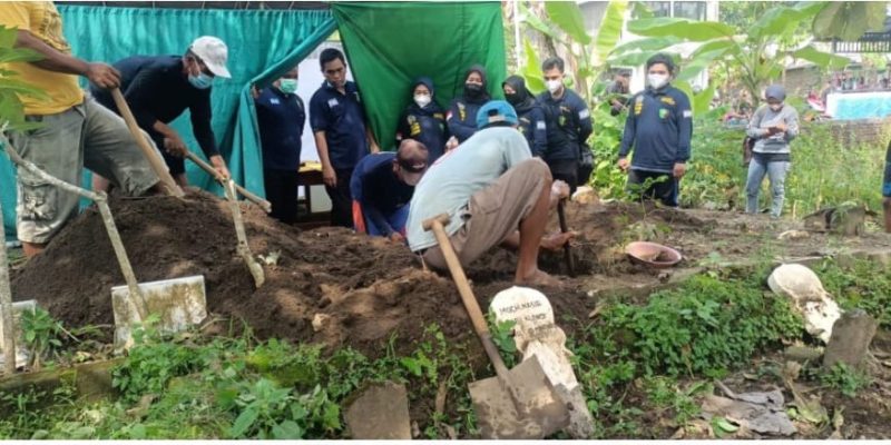 Bikin Kaget Makam Pensiunan Polisi Di Jombang Dibongkar Ulang Ada Apa ini