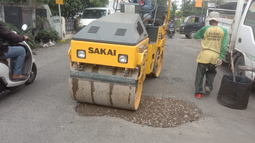 Perbaikan Jalan Rusak Terus Dikebut, Gus Muhdlor: Target Kami Jalan Kabupaten Sidoarjo Semuanya Mulus