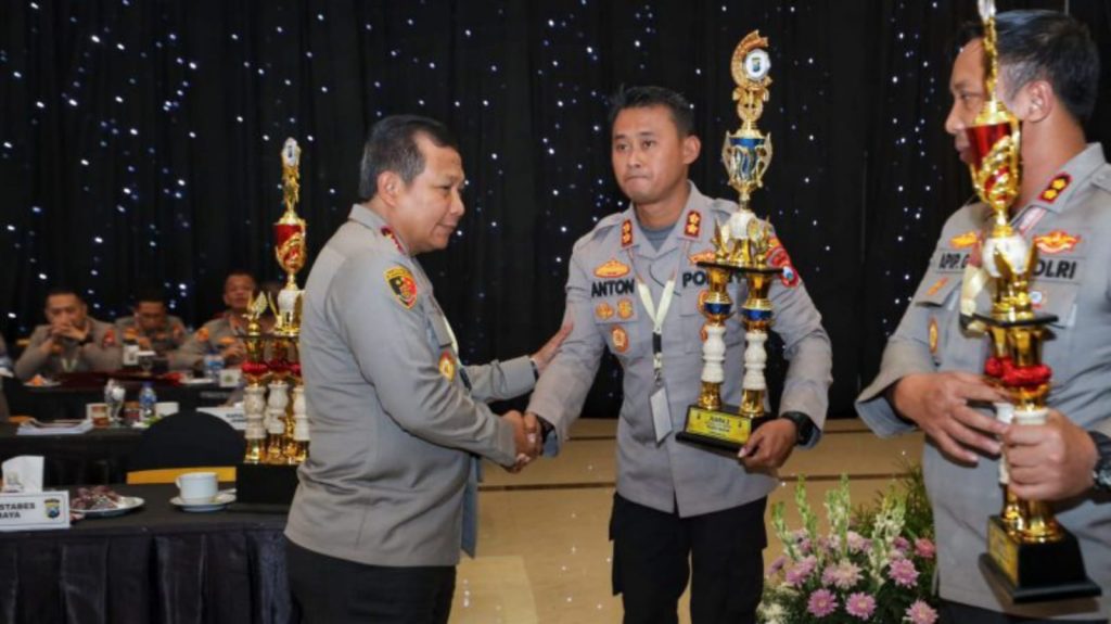 Kapolres Madiun Berhasil Bawa Pulang Dua Penghargaan dari Kapolda Jatim