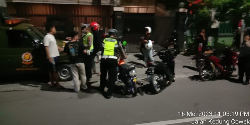 Polsek Tambaksari Polrestabes Surabaya Bersama 3 Pilar Gelar Razia Malam