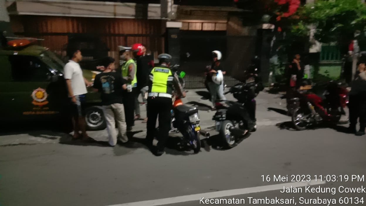 Polsek Tambaksari Polrestabes Surabaya Bersama 3 Pilar Gelar Razia Malam