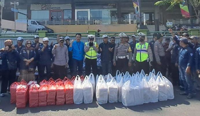 Jum’at Berkah, Ormas AMAN Berbagi Makanan Nasi Kotak