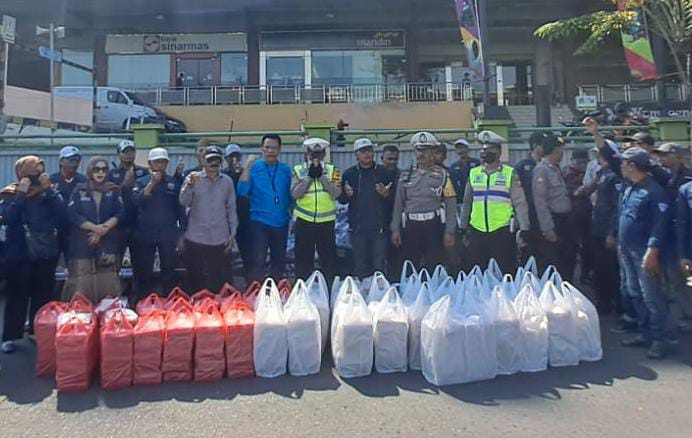 Jum’at Berkah, Ormas AMAN Berbagi Makanan Nasi Kotak