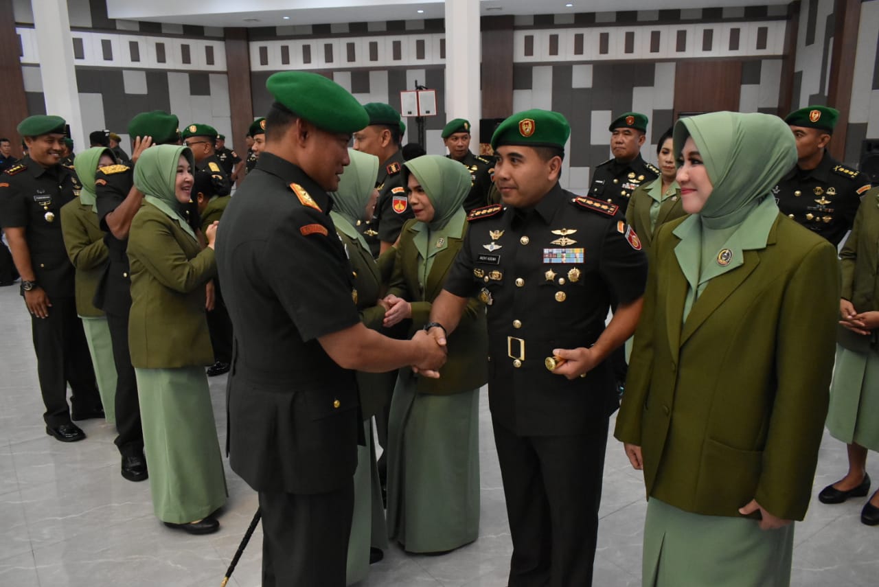 Sertijab Pejabat Kodam dan Komandan Satuan Jajaran Kodam IV/Diponegoro, Pangdam : Berikan Yang Terbaik Demi Kemajuan Satuan