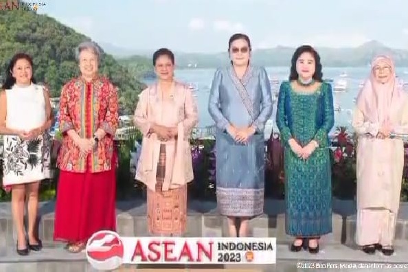 Ibu Iriana Ajak Para Pendamping Pemimpin ASEAN Melihat Aktivitas Berbasis Budaya NTT