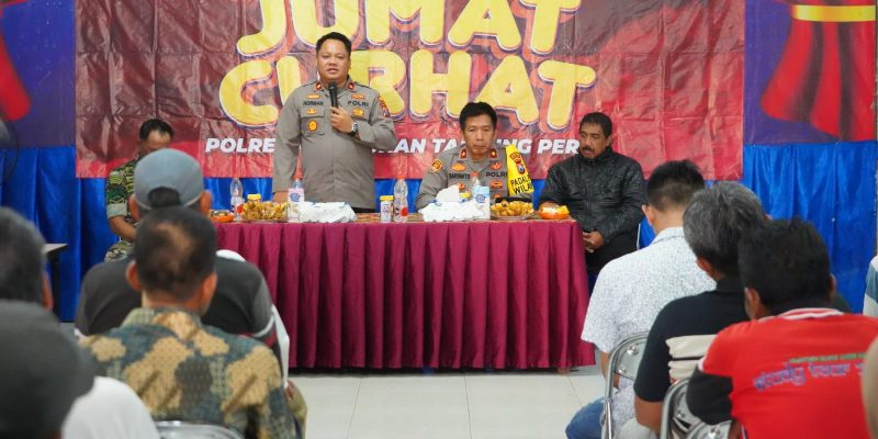 Wakapolres Tanjung Perak Berinteraksi Dengan Masyarakat Melalui Jumat Curhat