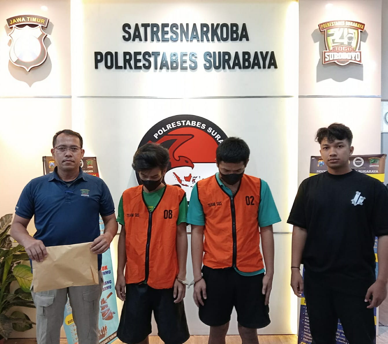 Polrestabes Surabaya Berhasil Ungkap Peredaran Narkoba Di Sebuah Apartement, Dua Terduga Pengedar Di Amankan