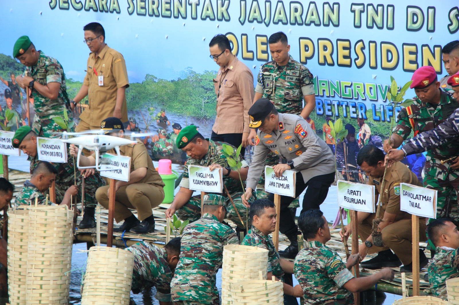 Wakapolda Jatim Turut Serta Pada Puncak Penanaman Mangrove Nasional di Pasuruan
