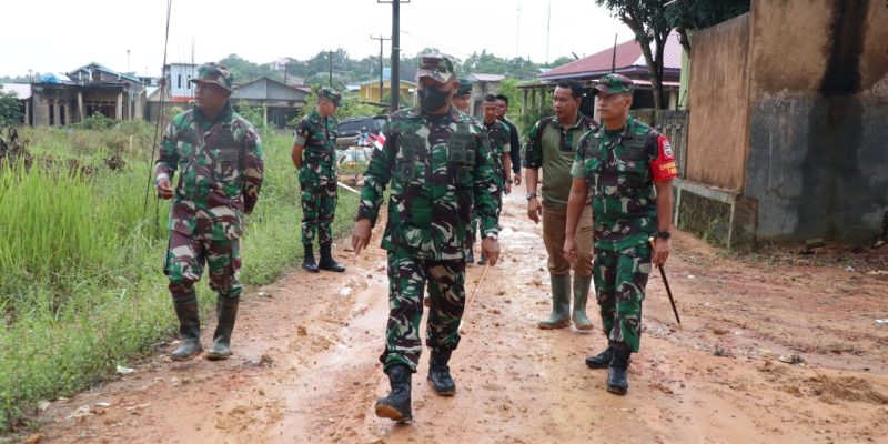 Danrem 033/WP Melakukan Peninjauan Proses Kegiatan TMMD di Kavling Seraya Sambau Batam
