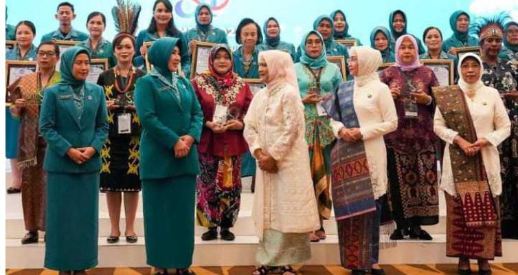 Ibu Negara Iriana Jokowi Apresiasi Kader PKK Bekerja Melebihi PNS