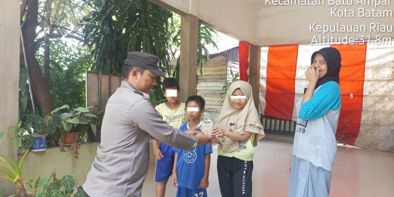 Jumat Berkah, Polsek Batu Ampar Berbagi Peduli Kepada Panti Asuhan Almuta’alim dan Sekitarnya