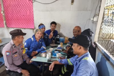 Personil Polsek Batu Ampar Bhabinkamtibmas Sambangi Warga di Kelurahan Batu Merah – Batam