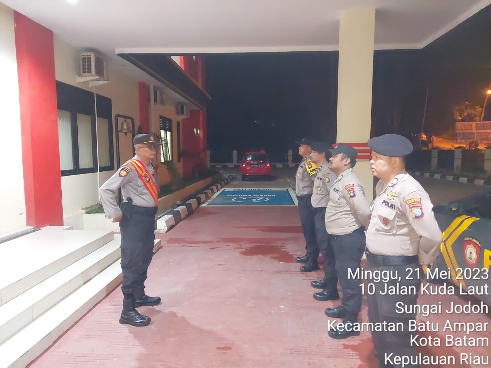 Polsek Batu Ampar Lakukan Patroli Cipkon Sampaikan Prokes Dan Himbauan Kamtibmas