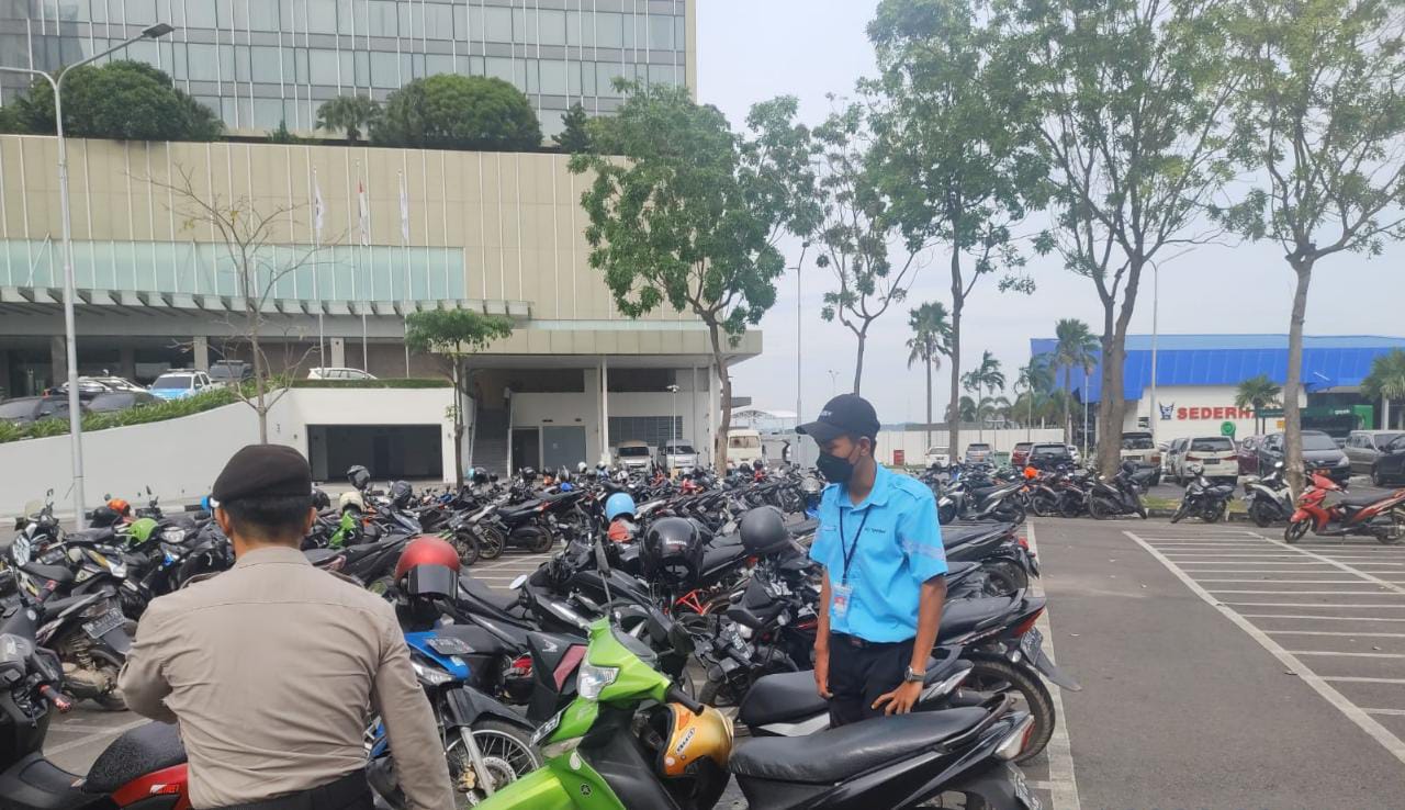 Cegah Tindakan Kriminal, Polsek Batu Ampar Lakukan Patroli Jalan Kaki Berikan Rasa Nyaman Kepada Masyarakat