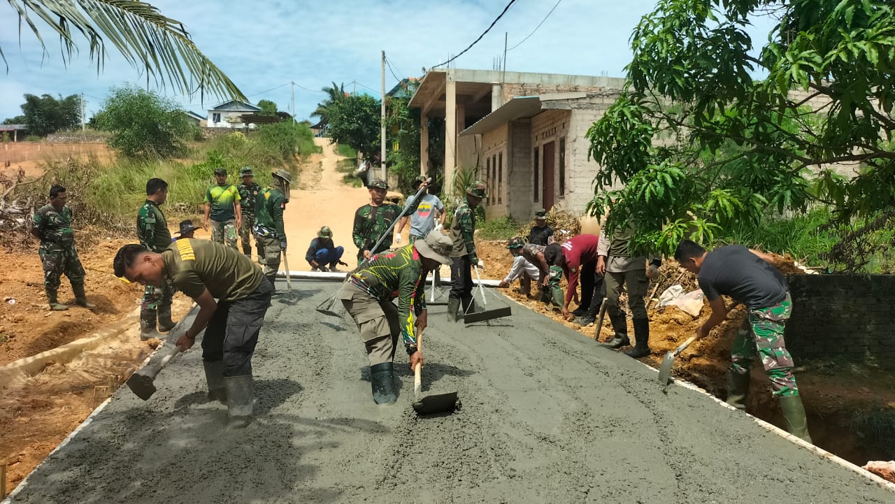 Pelaksanaan Pembangunan Fisik di Kegiatan TMMD Kavling Seraya Sampai Telah Berjalan 50 Persen