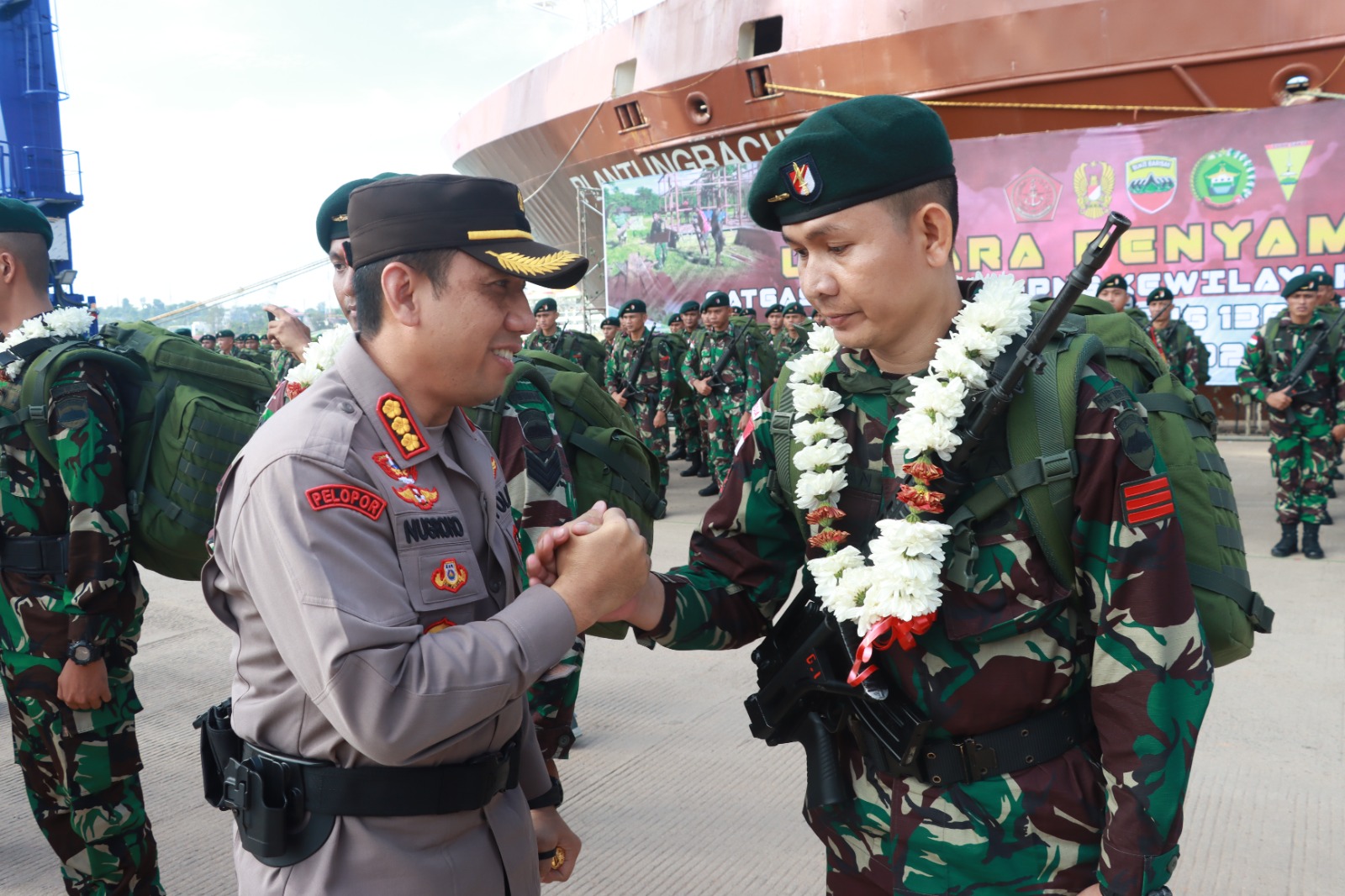 Kapolresta Barelang Hadiri Upacara Penyambutan Satgas PAMTAS RI – PNG Wilayah Papua Barat Yonif RK136/TS