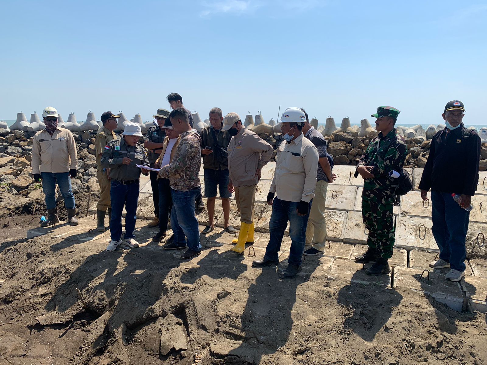 Pengukuran Gagal, Proyek Tanggul Pantai Slamaran Terancam Mangkrak