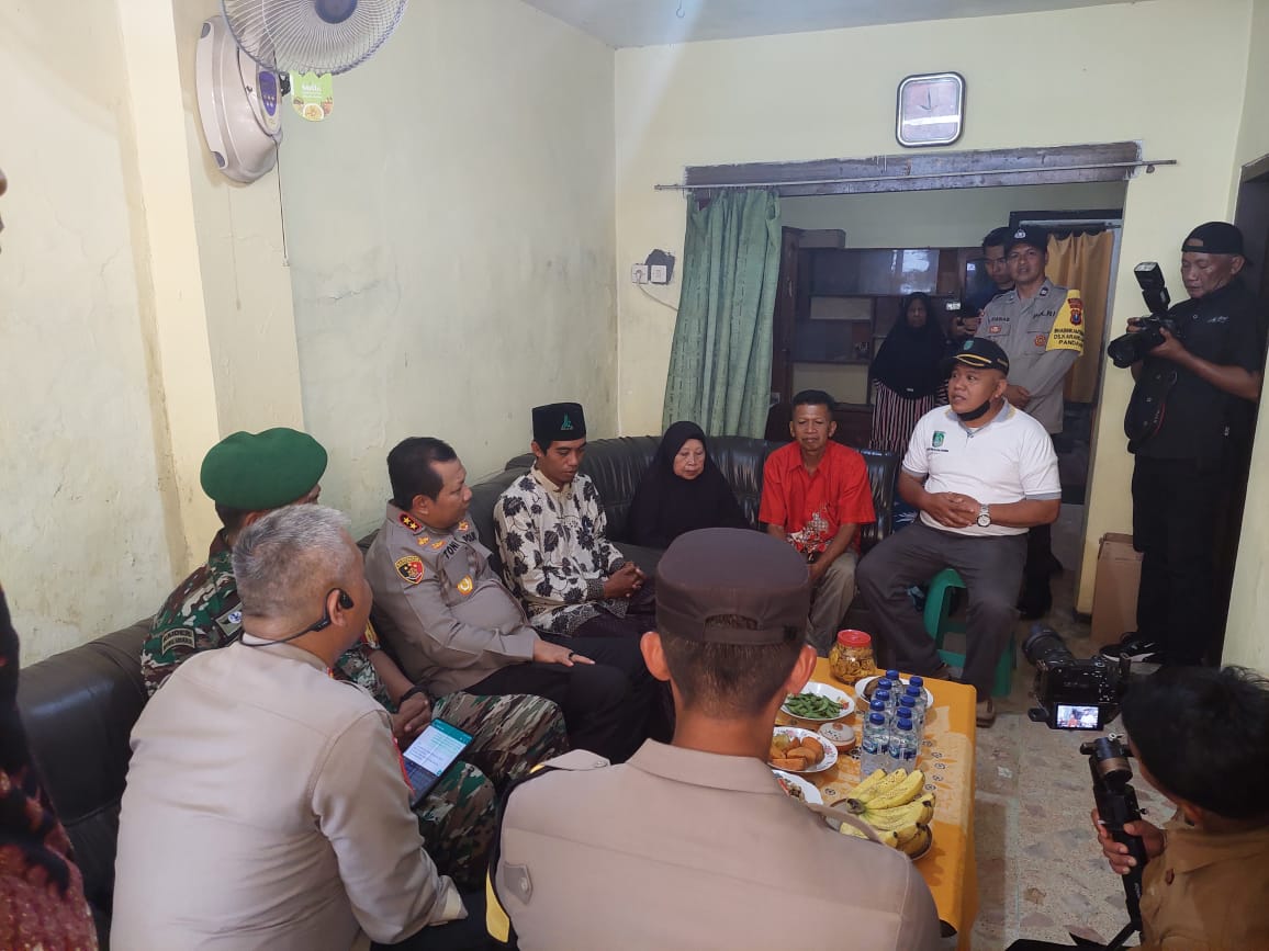Dengarkan Aspirasi Warga, Kapolda Jatim Menggelar Jum’at Curhat Door To Door.
