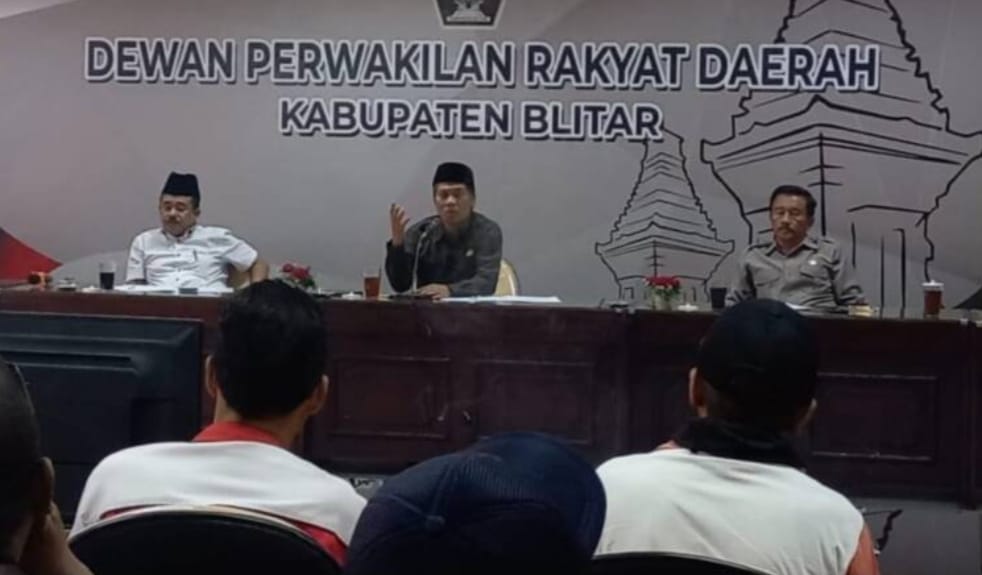 Warga Blitar Selatan Demo Soal Jalan Rusak, Suwito: Harus Kita Perjuangkan !!!