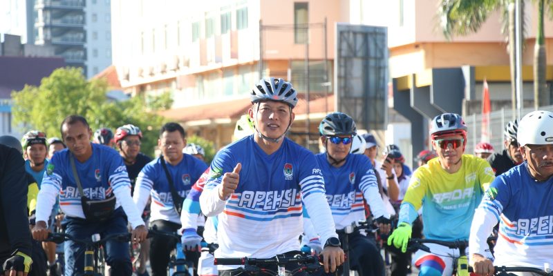 Wakapolresta Barelang Menghadiri Kegiatan Bersepeda Dalam Rangka Raker Komwil I Apeksi 2023