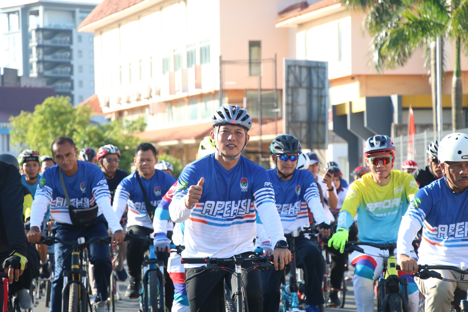 Wakapolresta Barelang Menghadiri Kegiatan Bersepeda Dalam Rangka Raker Komwil I Apeksi 2023