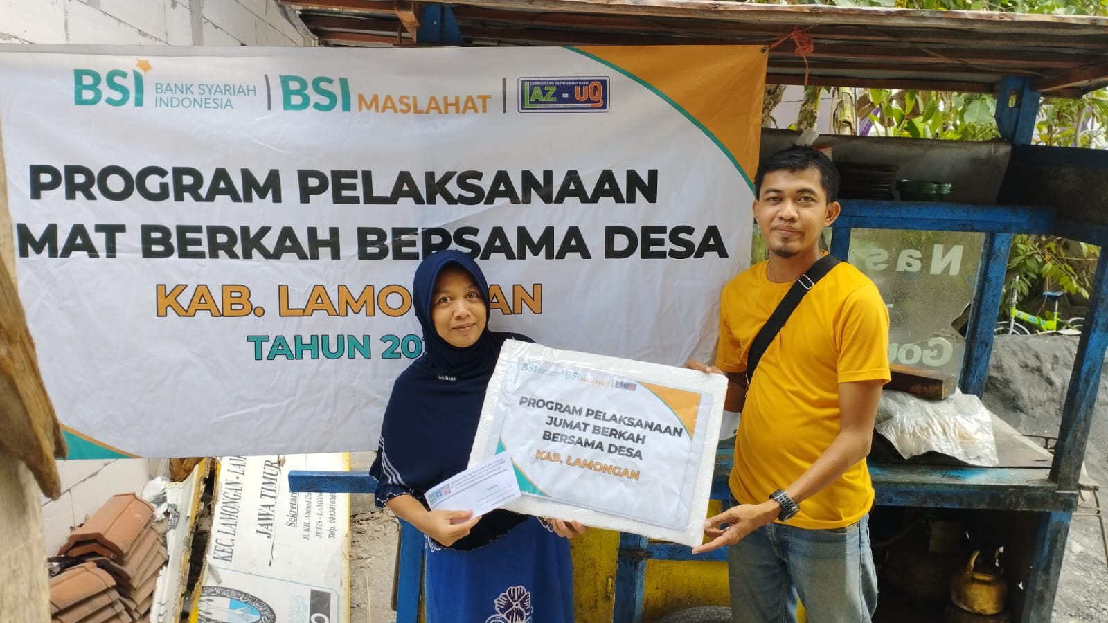 Laz’uq Salurkan Modal Usaha untuk Pedagang Alpindo Lamongan