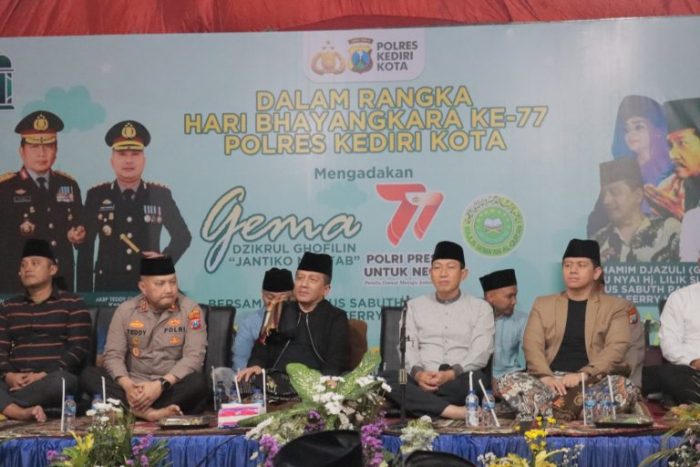Ribuan Masa Hadiri Gema Dzikrul Ghofilin Jantiko Mantab di Polres Kediri Kota