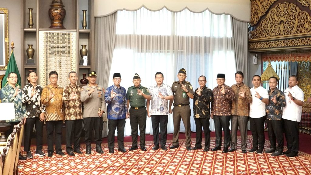 Gubernur Sumsel H.Herman Deru Perpanjang Masa Jabatan Pj Bupati OKU