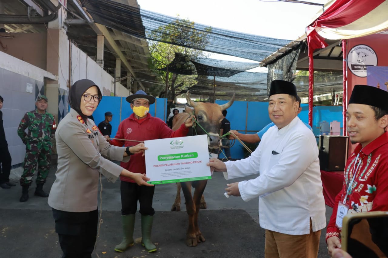 Polres Pelabuhan Tanjung Perak Salurkan 46 Hewan Qurban Ke Organisasi Islam Surabaya