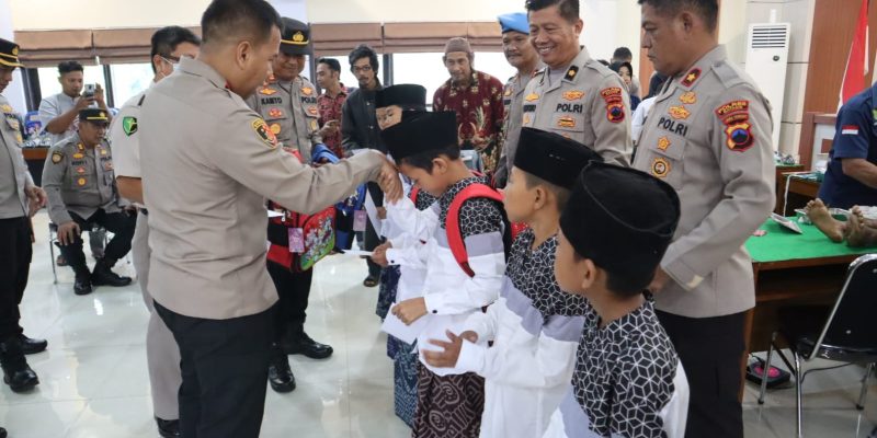 Hari Bhayangkara Ke-77, Polres Batang Gelar Sunat Massal