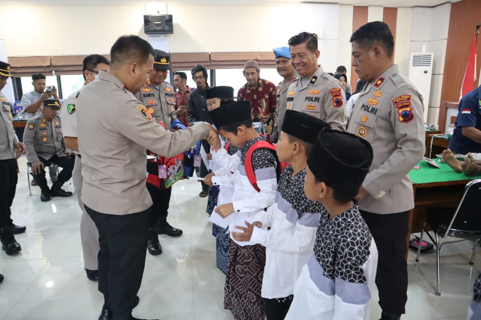 Hari Bhayangkara Ke-77, Polres Batang Gelar Sunat Massal