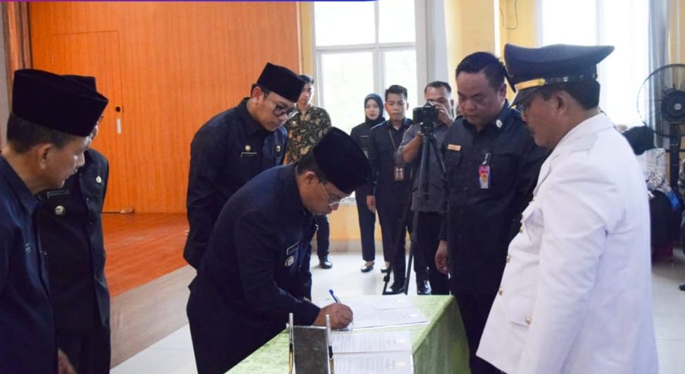 Bupati H. Devi Suhartoni (HDS) Lantik 27 Pejabat Pimpinan Tinggi (PPT) di Lingkungan Pemkab Muratara