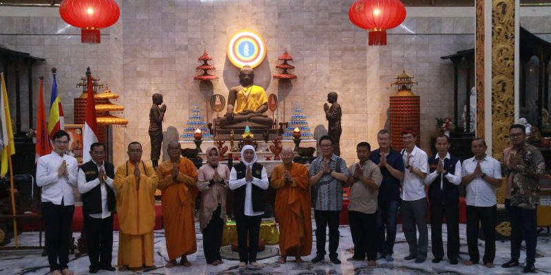 Jelang Perayaan Waisak, Gubernur Jatim Lakukan Kunjungan Ke Maha Vihara Majapahitf