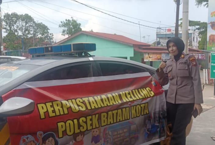 Isi Libur Bersama, Polsek Batam Kota Gelar Pustaka Keliling Untuk Anak-anak di Perkampungan
