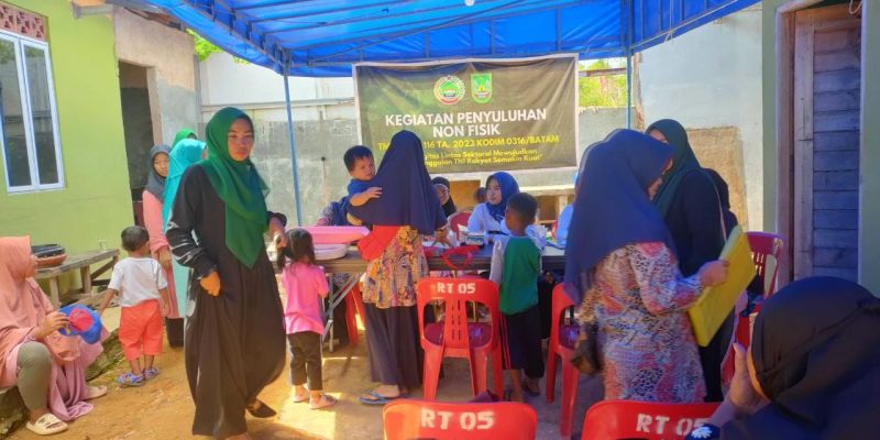 Warga Kavling Seraya Menerima Penyuluhan KB Kes dan Stunting