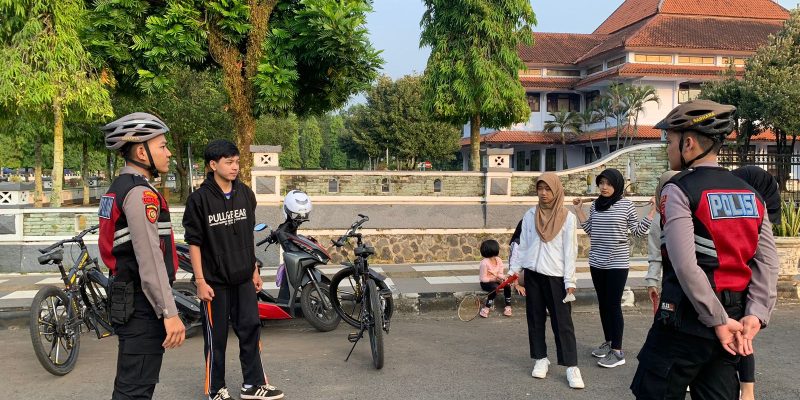 Patroli Sepeda Hadir Berikan Rasa Aman Kepada Warga yang Beraktivitas di Sekitar Komplek Alun-Alun Kajen