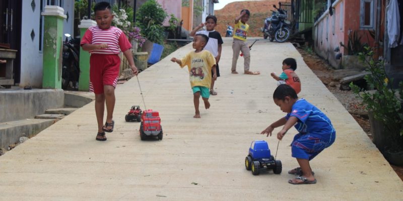 Kebahagiaan Warga Kavling Seraya Mendapati Semenisasi Jalan Dari Kegiatan TMMD