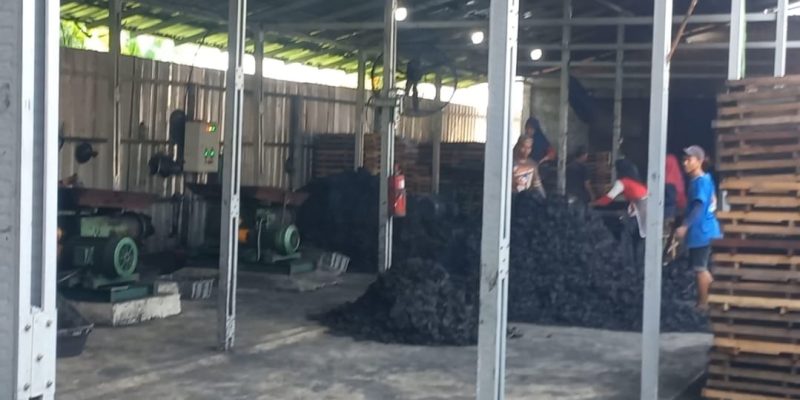 Perusahaan Penggilingan Arang di Ngimbang Diduga Belum Kantongi Izin