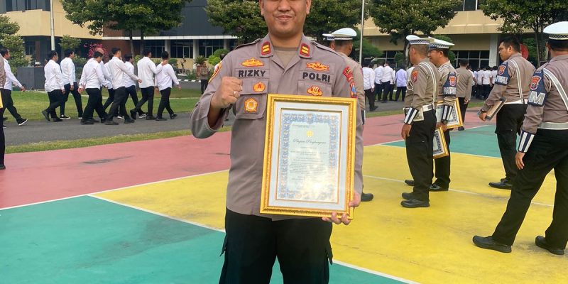 Inovasi Ngaspol Kapolsek Banyuates Polres Sampang Dapatkan Penghargaan Dari Kapolda Jawa Timur
