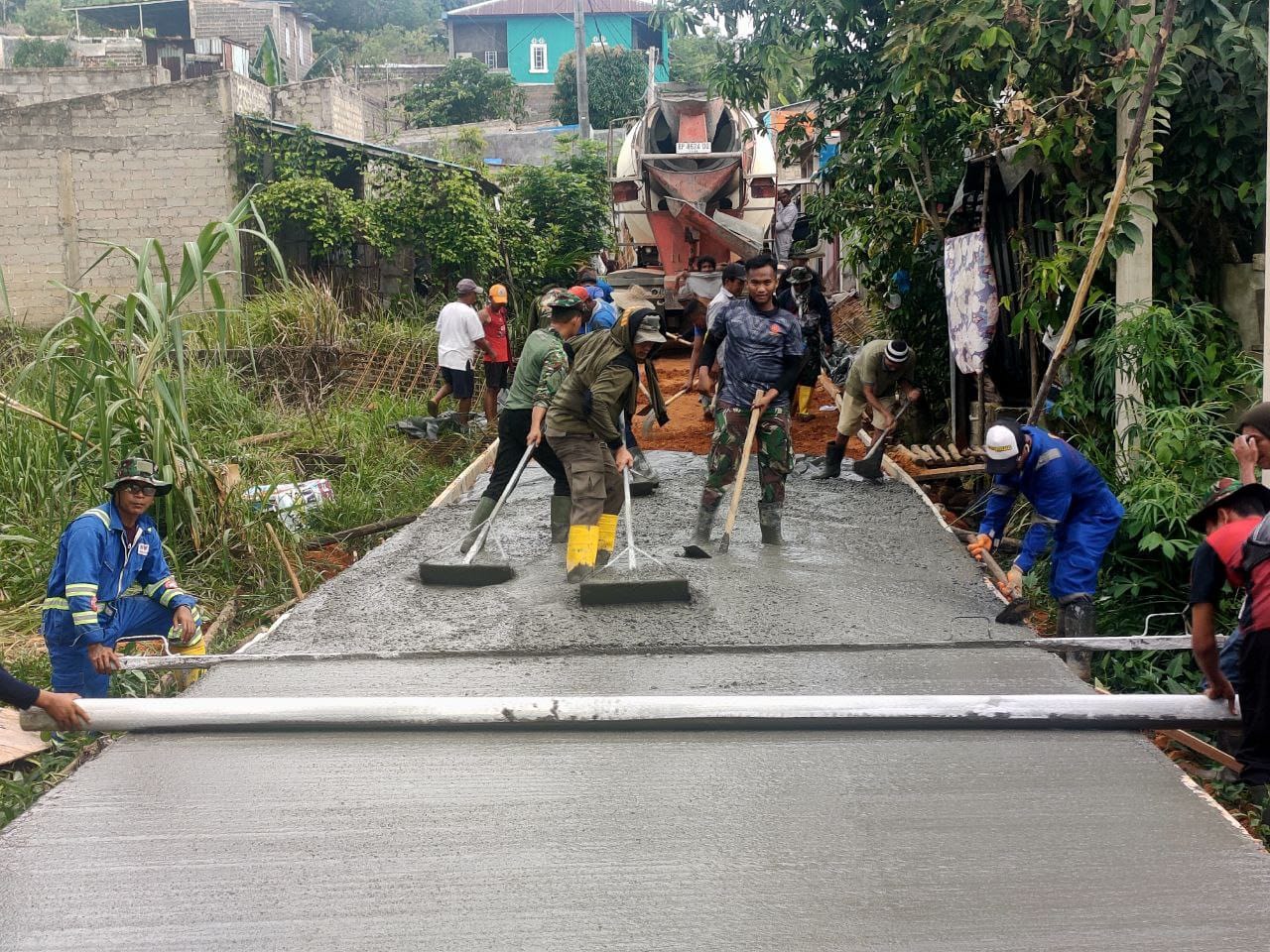 Semenisasi Jalan di Kavling Seraya Dinyatakan Selesai 100 Persen, Warga Ucapkan Terimakasih Ke Personel TMMD