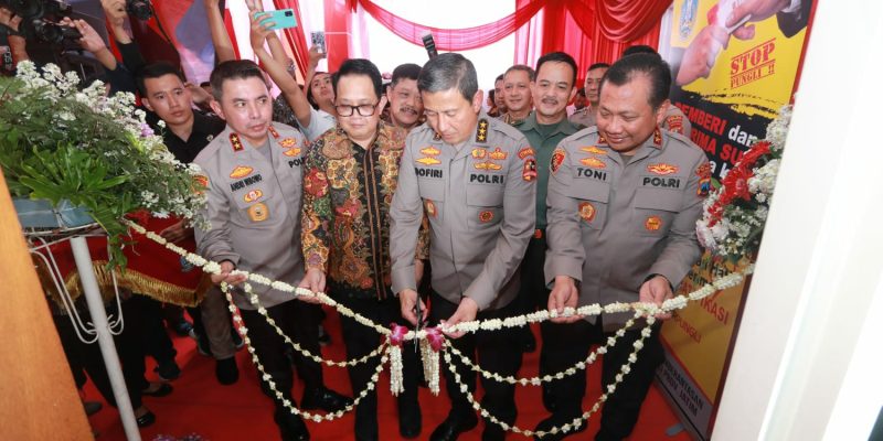 Kapolda Jatim Dampingi Irwasum Polri Resmikan Gedung Satgas Saber Pungli UPP Jawa Timur