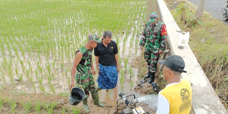 Antisipasi Kekurangan Air Team Ketahanan Pangan Kodim 0736/Batang Perbaiki Aliran Irigasi Dan Buat Sumur Bor