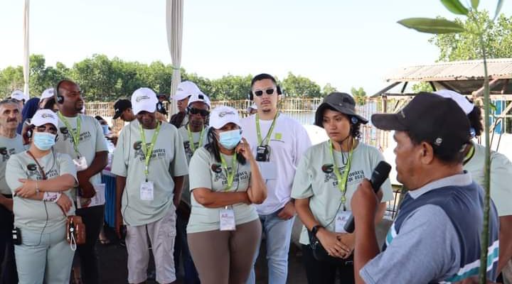 Pelajari Proyek Adaptasi Iklim, Delegasi 20 Negara Tinjau dan Belajar Penanaman Mangrove Bumbung Bambu