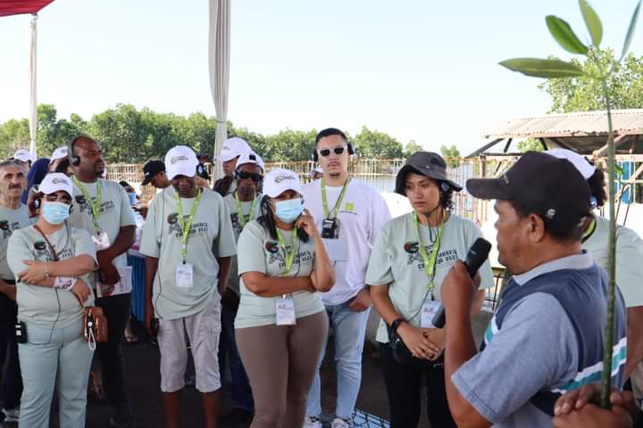 Pelajari Proyek Adaptasi Iklim, Delegasi 20 Negara Tinjau dan Belajar Penanaman Mangrove Bumbung Bambu