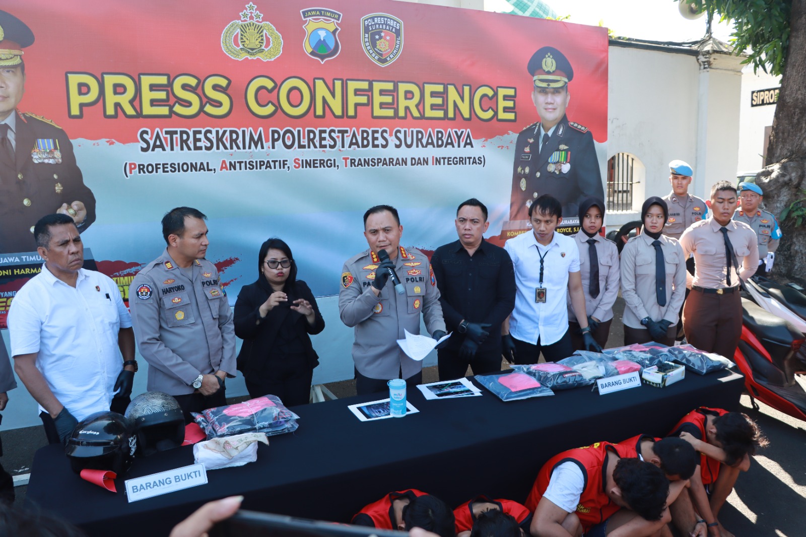 Gercep, Polisi Berhasil Amankan Sembilan Terduga Pelaku Pengeroyokan di Tunjungan Surabaya