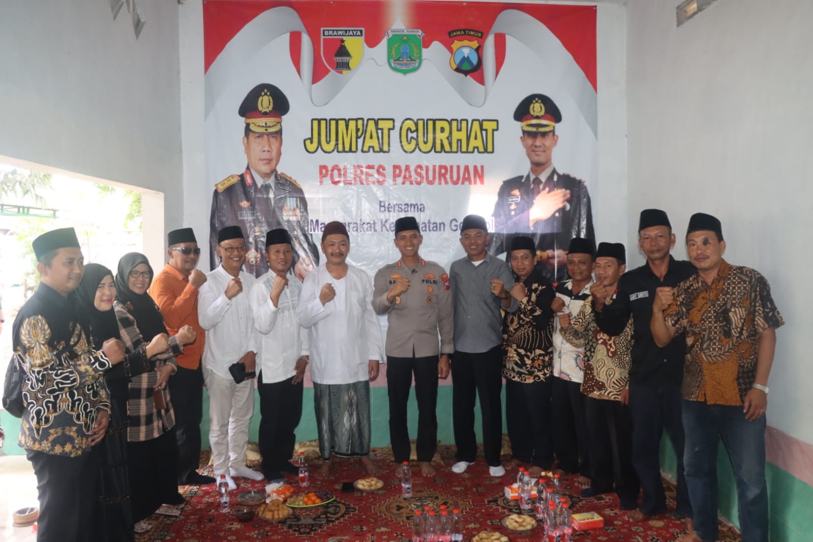 Wujudkan Kedekatan Ulama dan Umaro’, Kapolres Pasuruan Gelar Jum’at Curhat Di Masjid Darut Taqwa Carat, Gempol